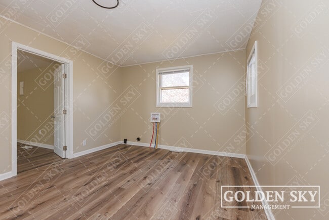 Building Photo - 2915 S Vine St