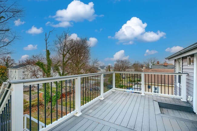 Building Photo - 4012 Fernhill Ave