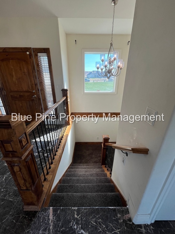 Building Photo - 8426 S Black Hawk Dr