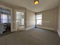 Building Photo - 1324 S Westnedge Ave