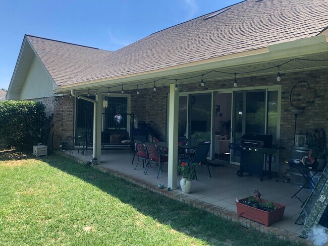 Building Photo - 1548 Glenlake Cir