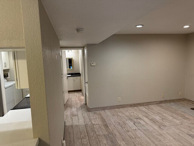 Building Photo - 510 Canyon Oaks Dr