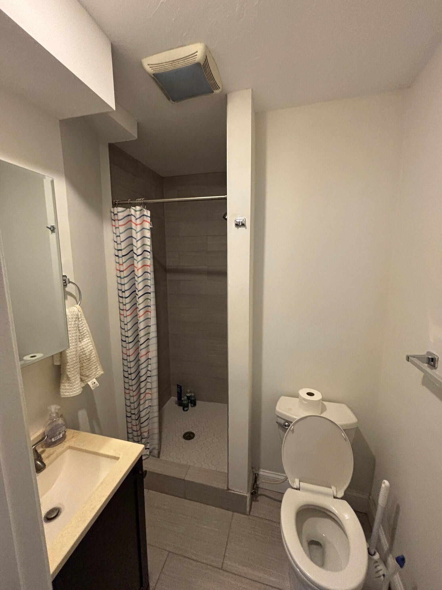 Building Photo - 220 Hanover St