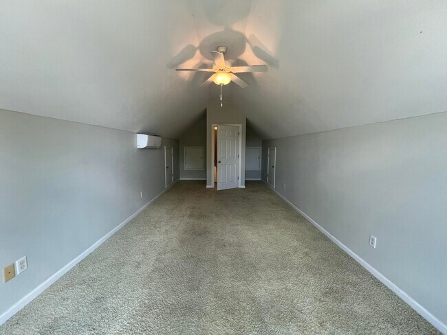 Building Photo - 2105 Harborview Dr