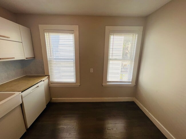 Building Photo - NEWLY RENOVATED PENTHOUSE UNIT