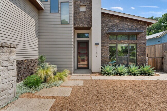 Building Photo - Modern Oasis in Bouldin Creek