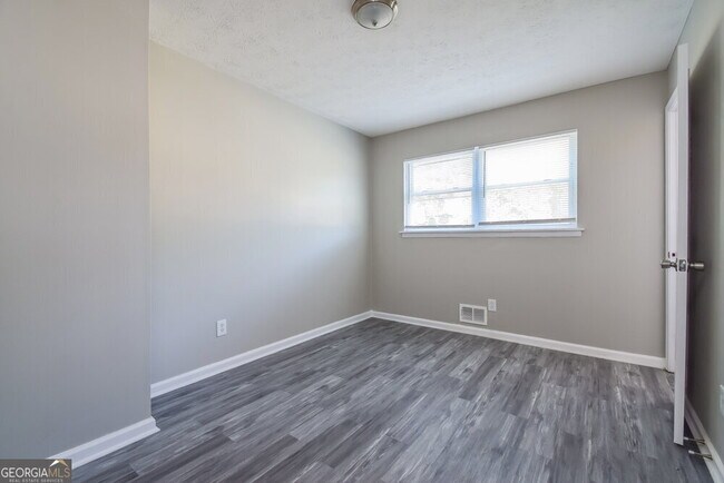 Building Photo - 955 King James Dr