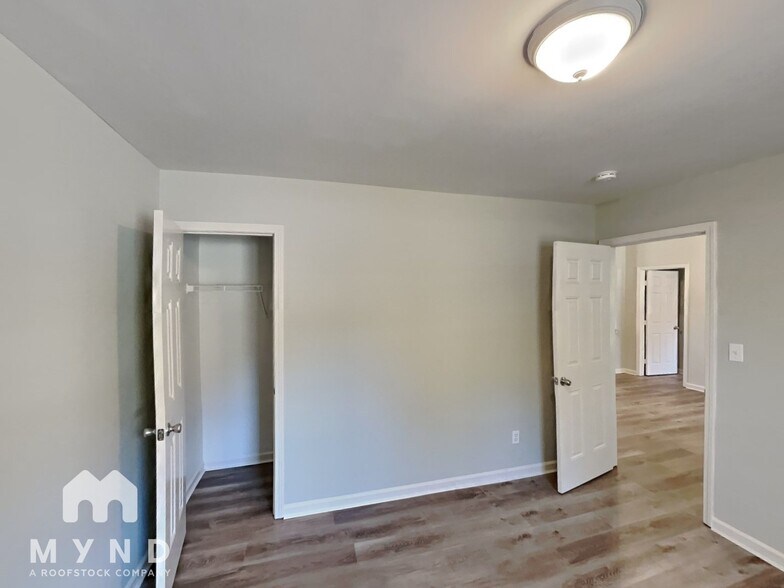 Building Photo - 829 Woodland Ln