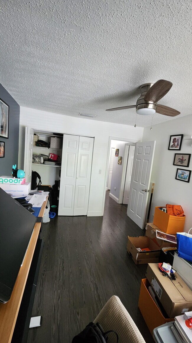 Building Photo - 4952 Sheridan St