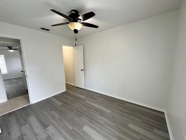 Building Photo - Charming 3 Bedroom Home in Apopka!