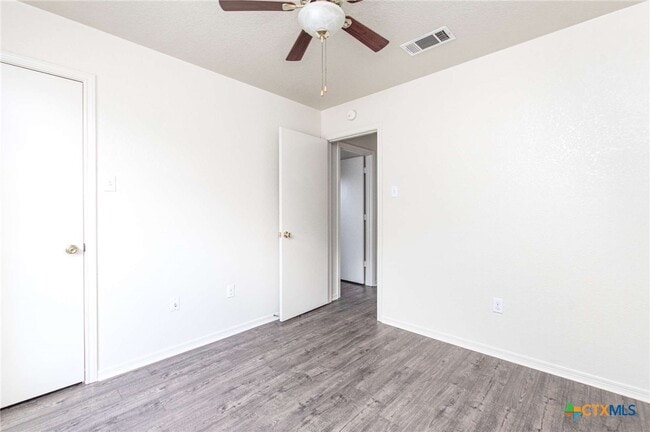 Building Photo - 1306 Elke Cir