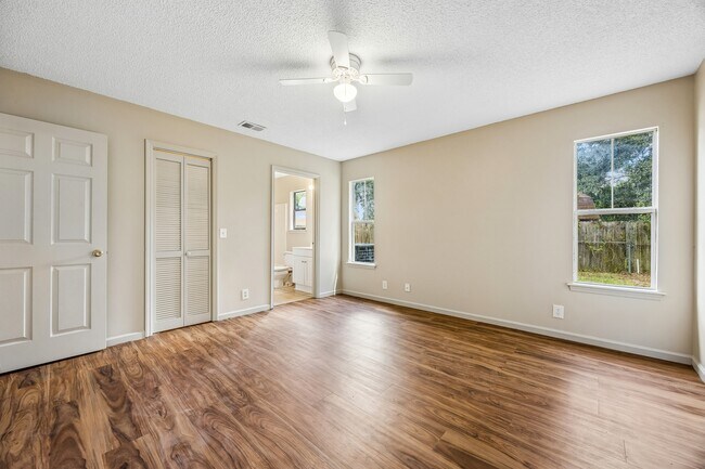 Building Photo - 117 Pinedale Dr