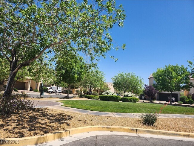 Building Photo - 8521 W Kellman Ave