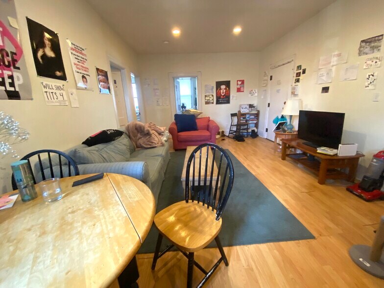 Building Photo - 12 Glenville Ave