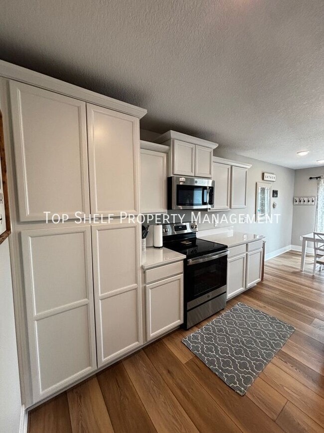 Building Photo - 3029 6th Ave SW