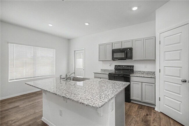 Building Photo - 406 W Cloud Dr