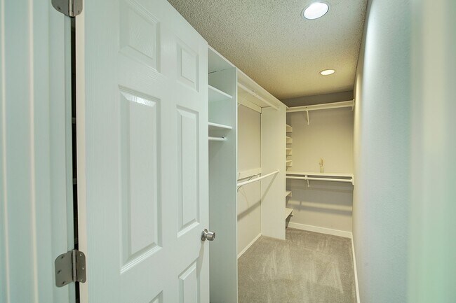 Building Photo - 5Bd/2.5Ba Kirkland Home