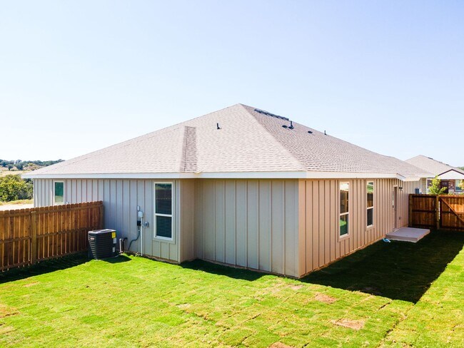 Building Photo - 1 MONTH FREE RENT!!!