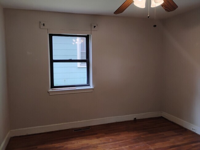 Building Photo - 1007 Rosehill Ave