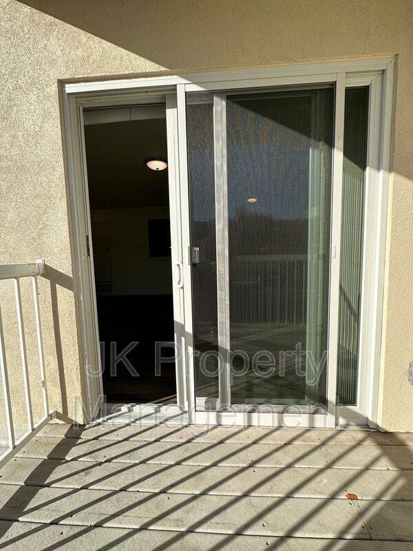Building Photo - 1210 5th St S
