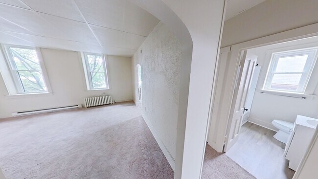 Building Photo - 1 S Market St