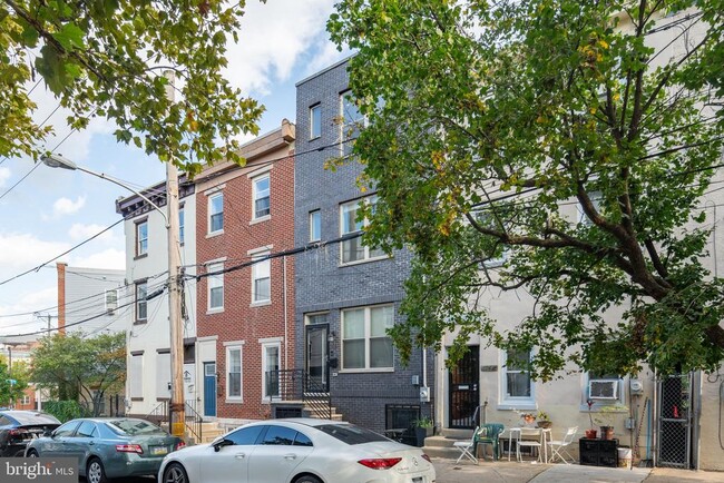 Building Photo - 1744 Vineyard St