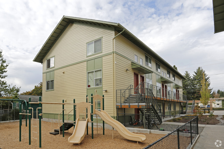 Primary Photo - Irish Moss Plaza Apartments