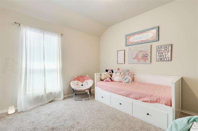 Building Photo - 3104 Oakcrest Dr