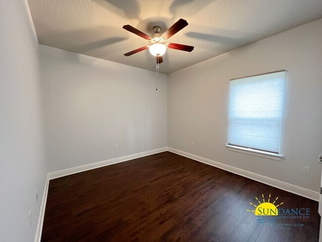 Building Photo - Stunning 4-Bedroom Home in Navarre, Just 3-Miles to Navarre Beach!