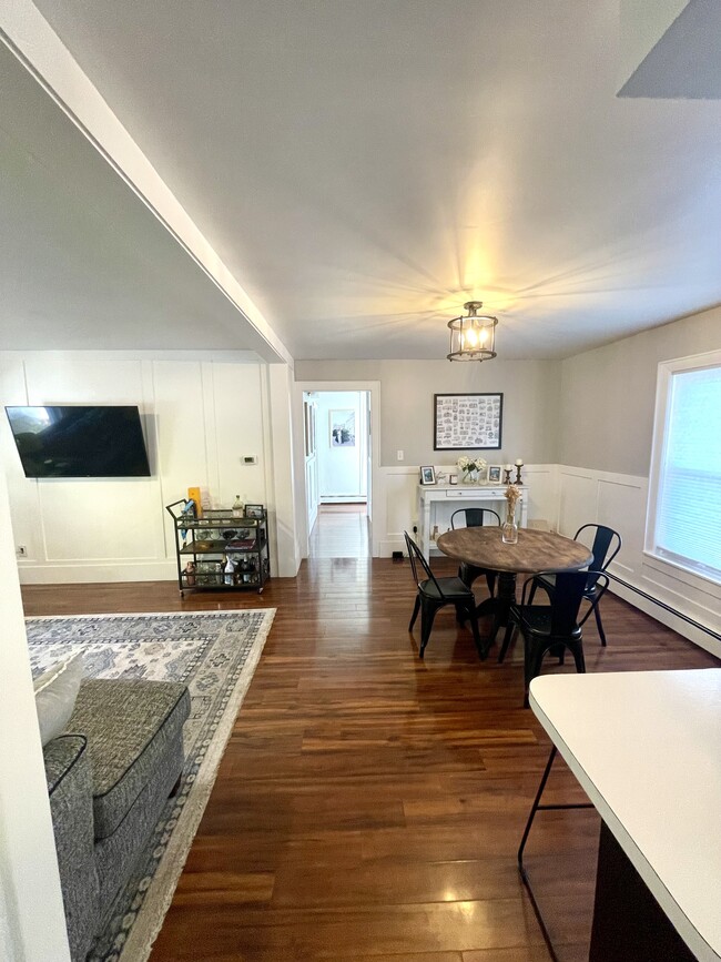 Building Photo - 8 Harris St