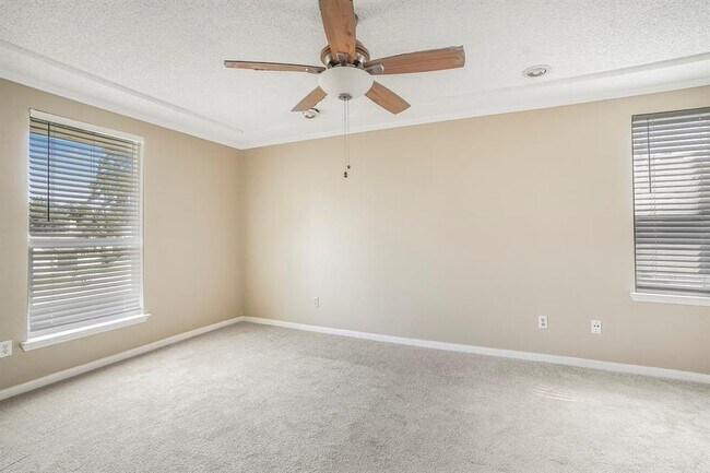 Building Photo - 17810 Crestline Rd