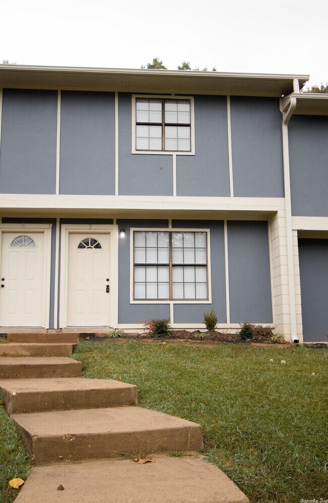 Building Photo - 1800 Labette Manor Dr