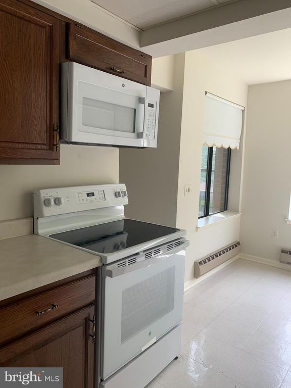 Building Photo - 15320 Pine Orchard Dr