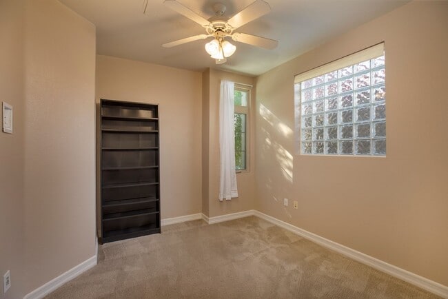 Building Photo - Rare Corner 3BR with Great Natural Light + 2 Parking Spaces