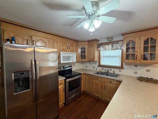 Building Photo - 108 Golden Hill St