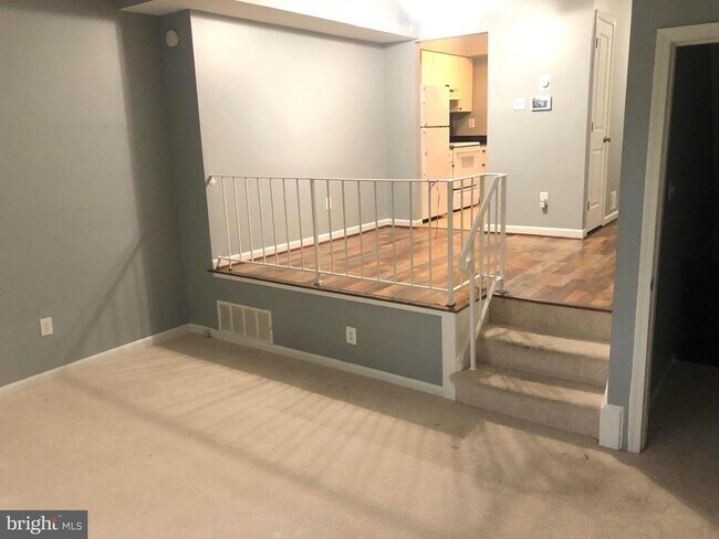 Building Photo - 8550 Barrington Ct