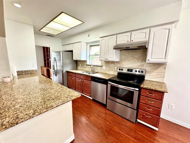 Building Photo - 5813 Lucy Ln