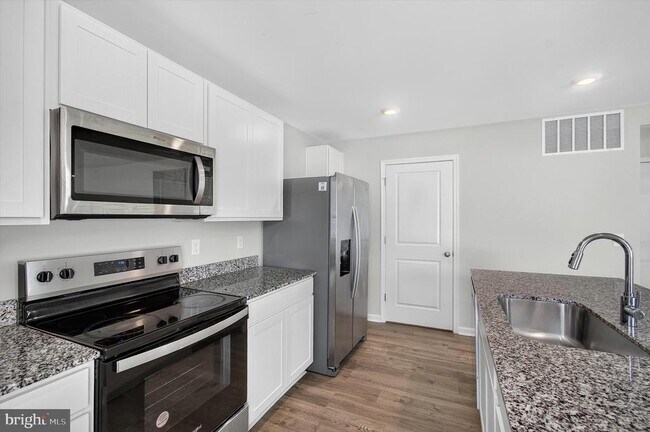 Building Photo - 3155 White Tail Dr