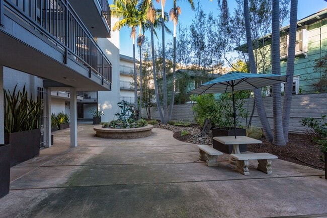 Building Photo - Stunning Bay View Condo in Bankers Hill