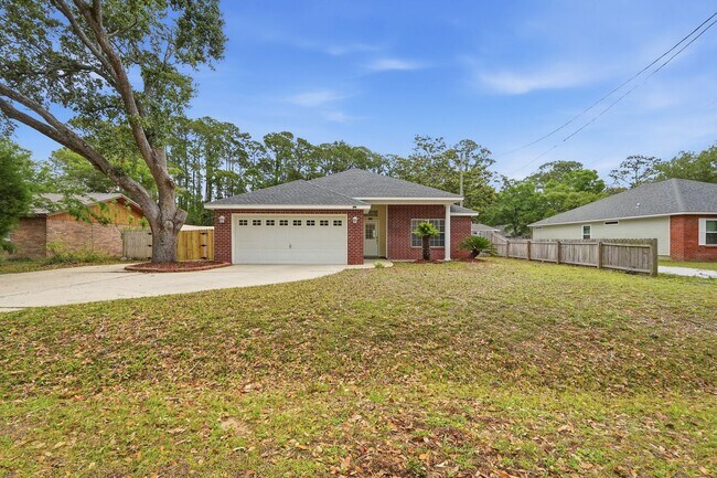 Building Photo - Renovated Home in Niceville!