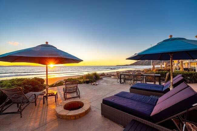 Building Photo - GORGEOUS CUSTOM BEACH HOME - Solimar Beach...