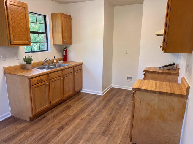 Building Photo - Renovated 4-Bedroom Home with Large Yard – Available for Lease at $1,660/Month