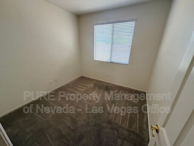 Building Photo - 925 Lexington Cross Dr