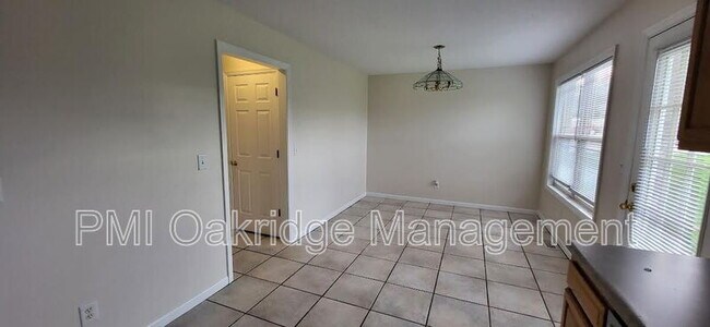 Building Photo - 749 Charlton Ct