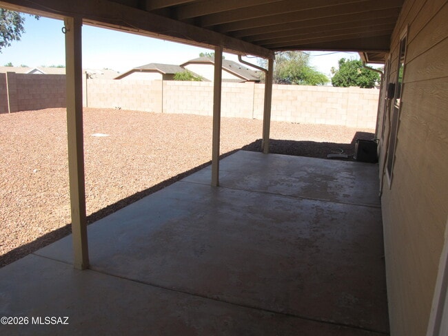 Building Photo - 9946 E Leila Dr