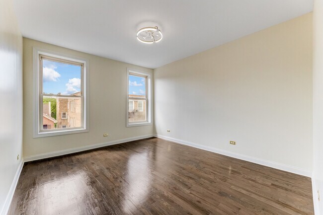 Building Photo - 4722 S Ingleside Ave