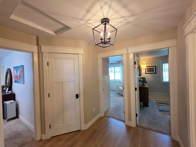 Building Photo - 4002 S Olson Pl