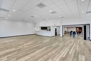 Building Photo - 2016 Main St