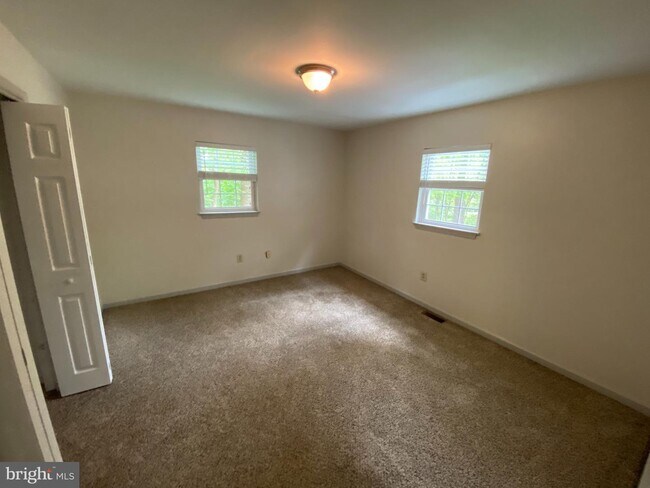 Building Photo - 35 Benburb Rd