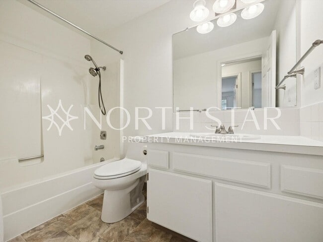 Building Photo - Beautifully Maintained Single-Level Home w...